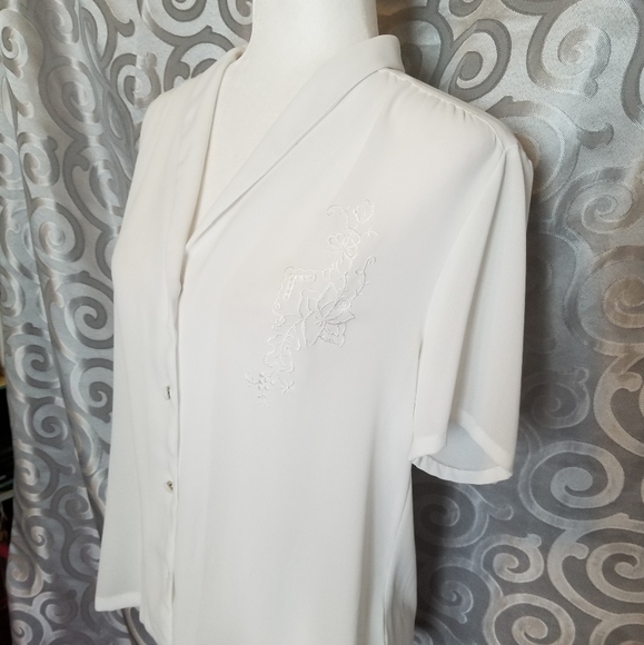 Tops - White/cream short sleeve blouse